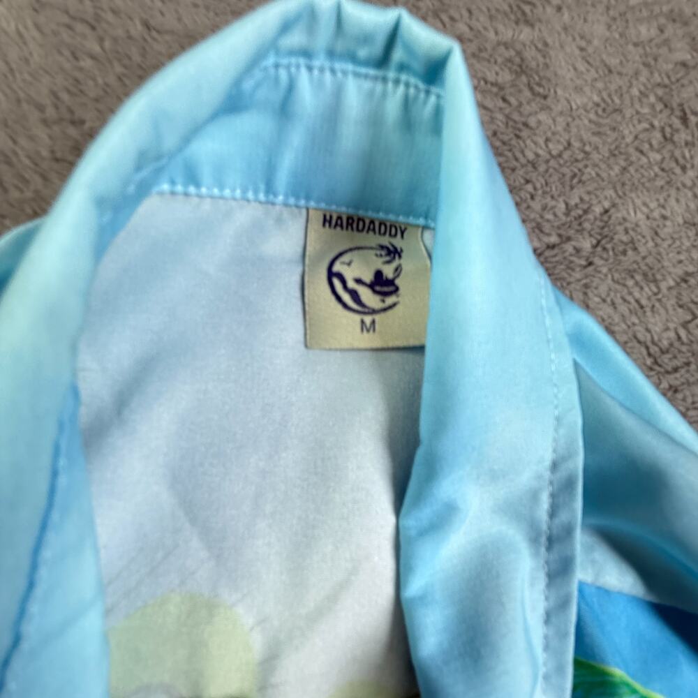 HARDADDY Its 5 OClock Somewhere Hawaiian Button Up Shirt Men M Parrot Beach NWOT - Picture 2 of 4